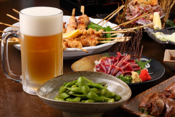 街コンレポート＿ビールと枝豆、やきとりなどの料理があります