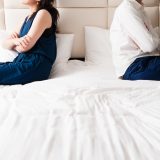 女性は男性よりも嫉妬心が強い？