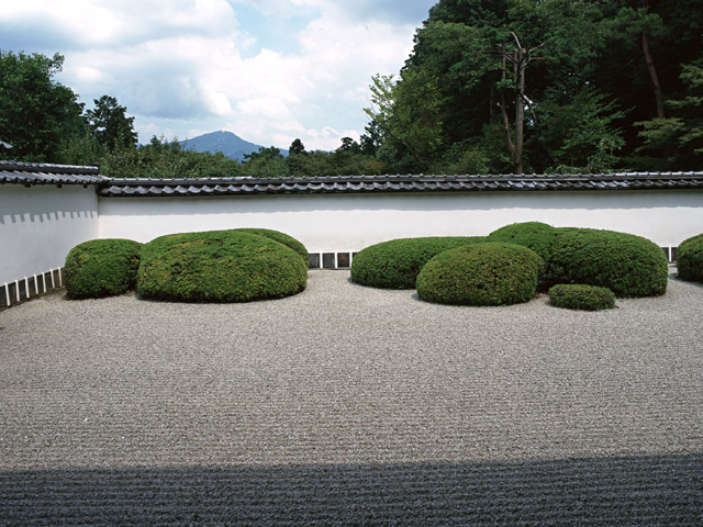 街コンポータル＿砂紋が美しい日本庭園