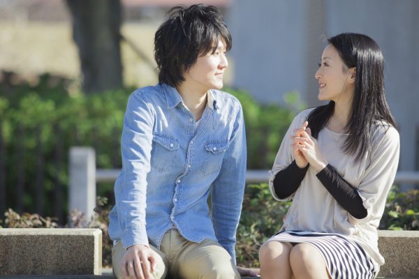 街コンレポート＿談笑している男女