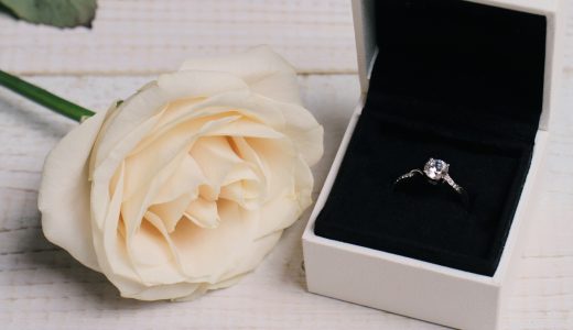 街コンレポート＿婚約指輪とバラの花